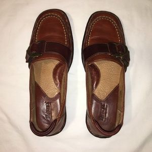 Born Womens Loafers w/buckle strap 8.5